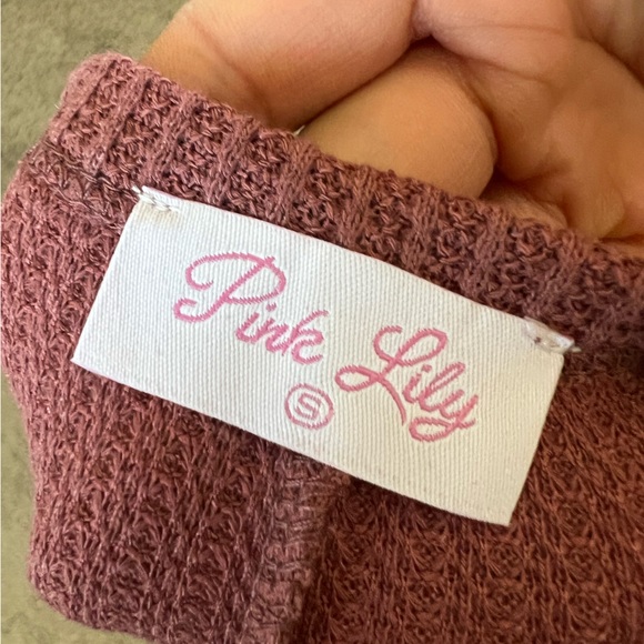 Pink Lily HOLDING YOU TIGHT BRICK HENLEY WAFFLE KNIT BLOUSE - Picture 3 of 4